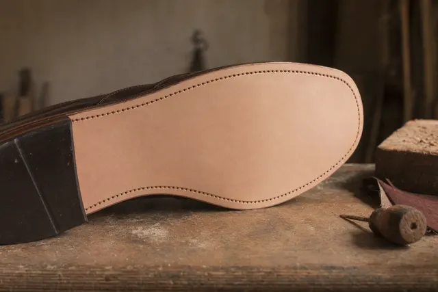 Semelle de cuir à tannage végétal, beige rosé, encore neuve.